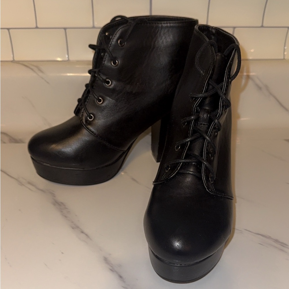 Women’s size 7 1/2 forever platform witch bootie
